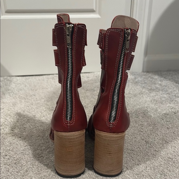 Hello Red! - Picture 4 of 4